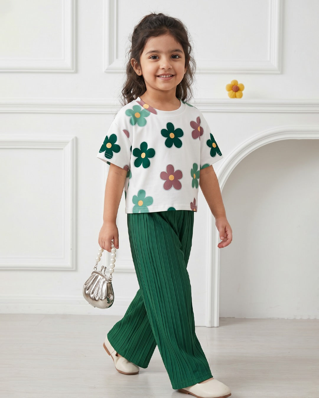 Girls' Floral Print Round Neck Short Sleeve T-Shirt with Solid Color High-Waist Textured Wide-Leg Pants 2pcs Set