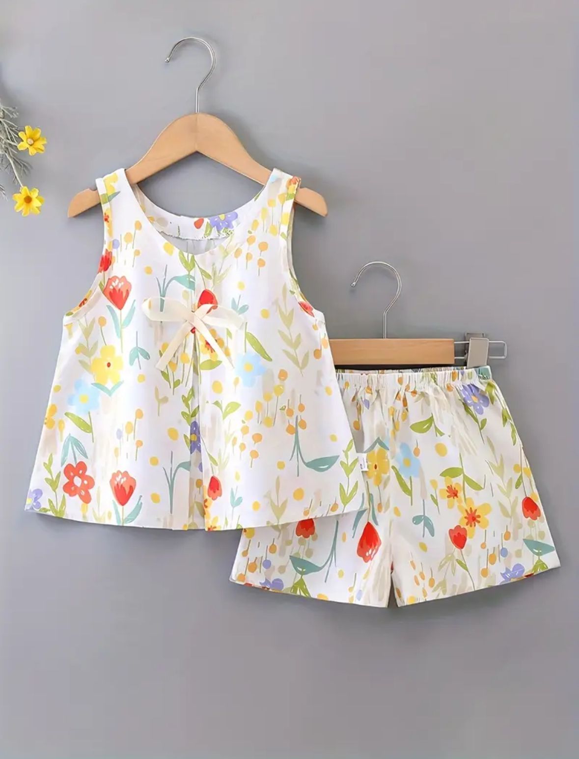 TWO PIECE OFF-WHITE CASUAL SUMMER VEST SET, PERFECT FOR OUTDOOR